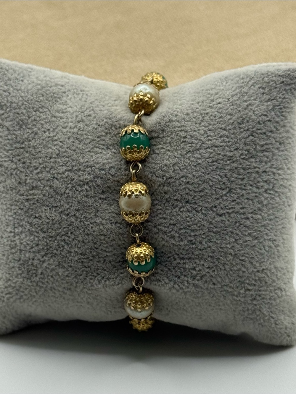 Celebrity Gold-Tone Green glass and Cream Bead Link Bracelet